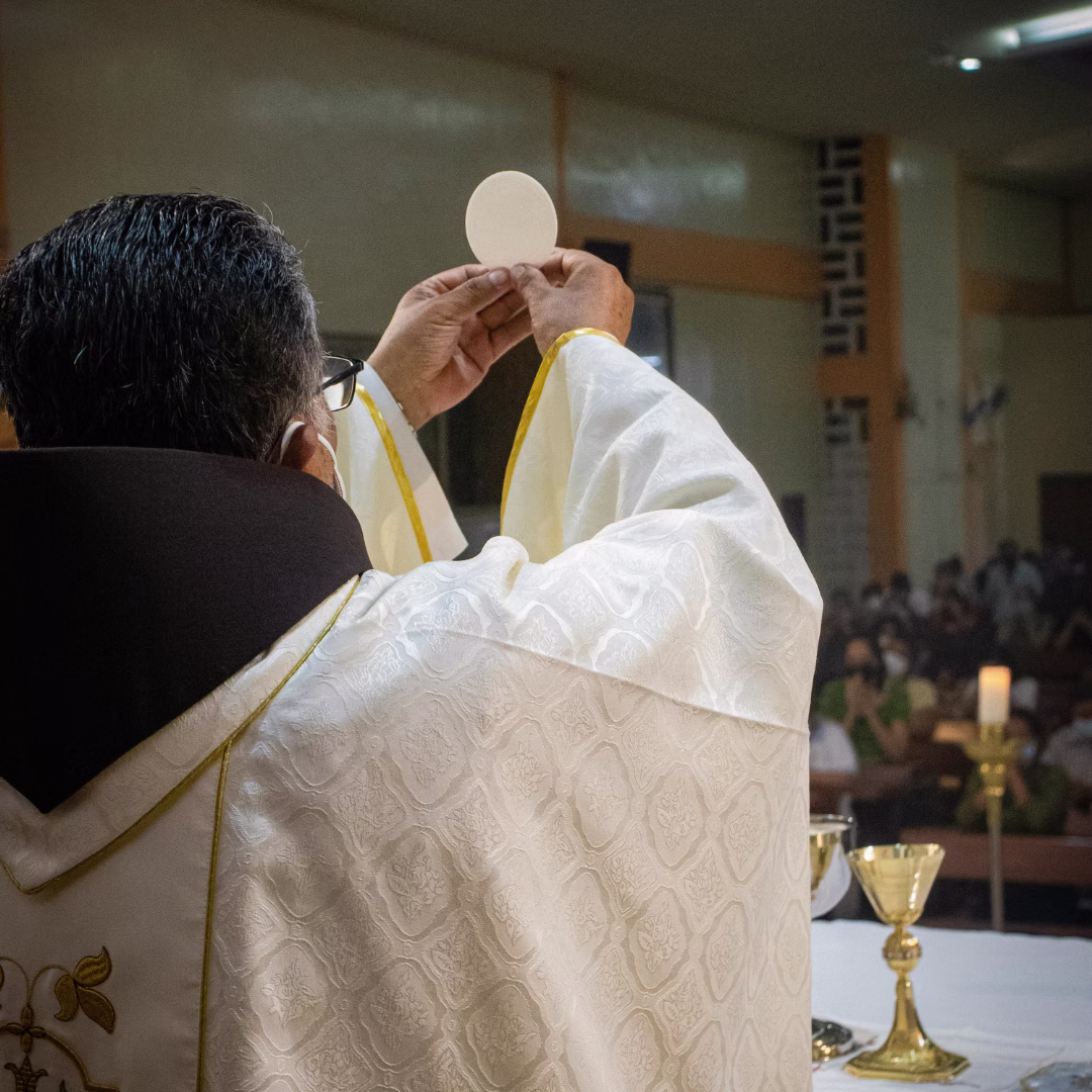 Participación de la Eucaristía.